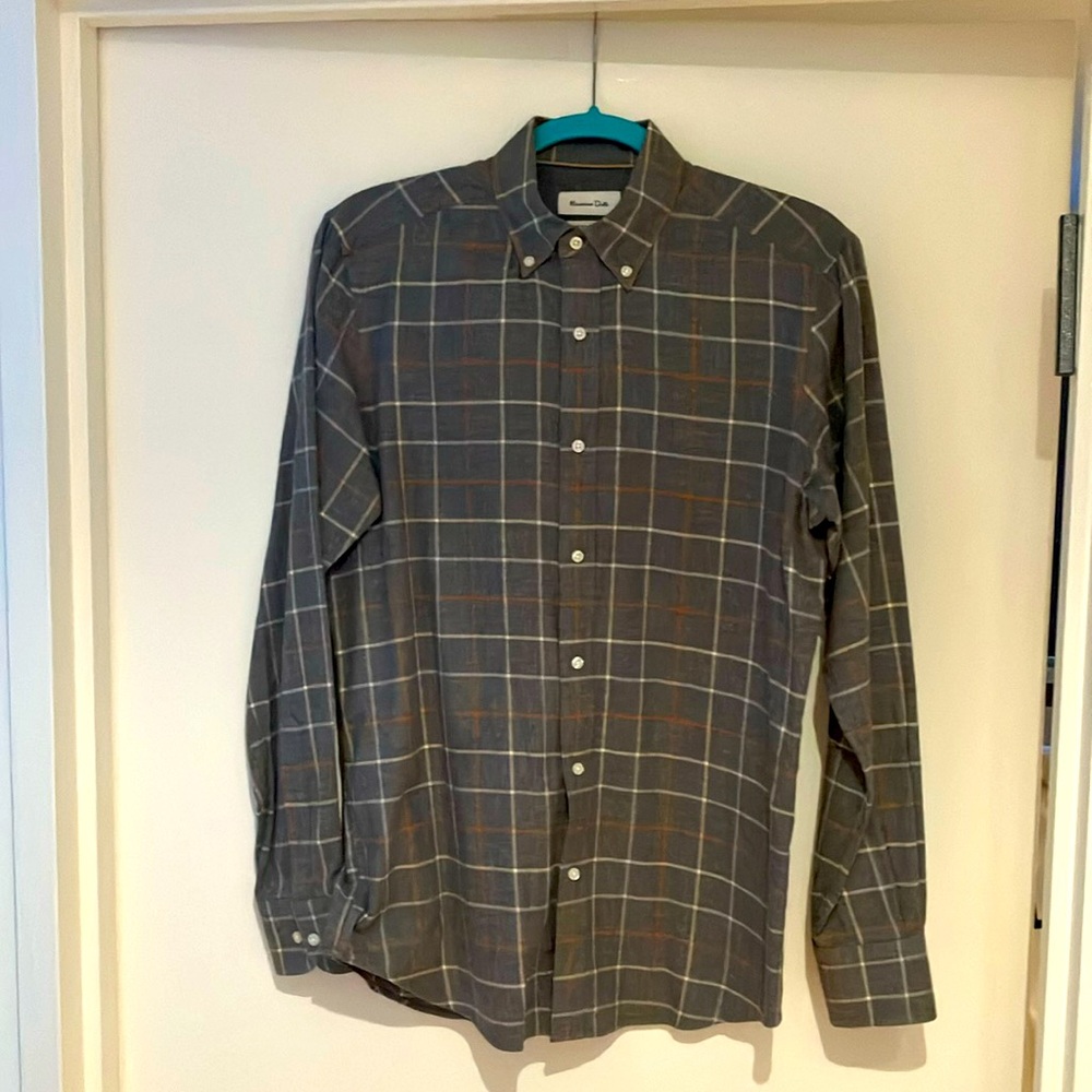 Mossimo Dutti, mens long sleeve button down casual shirt. Size Small. Grey